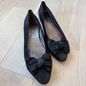 AGL Attilio Giusti Leombruni Black Pointed Toe Bow Ballet Flats IT 40 US 9-9.5